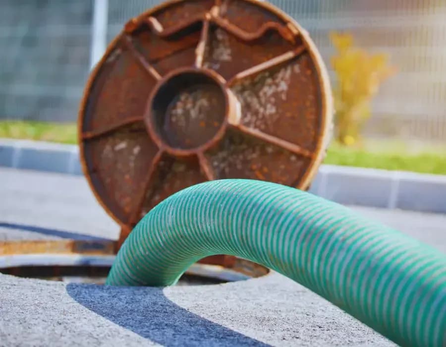 Vidange de fosse septique ou fosse toutes eaux : pourquoi et comment ?
