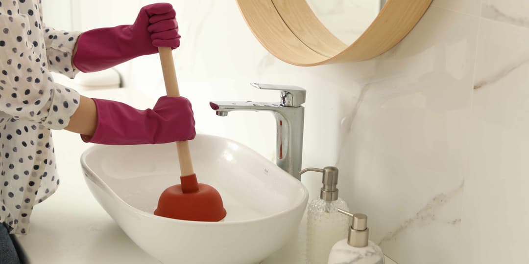 Comment déboucher les canalisations de votre salle de bain ?